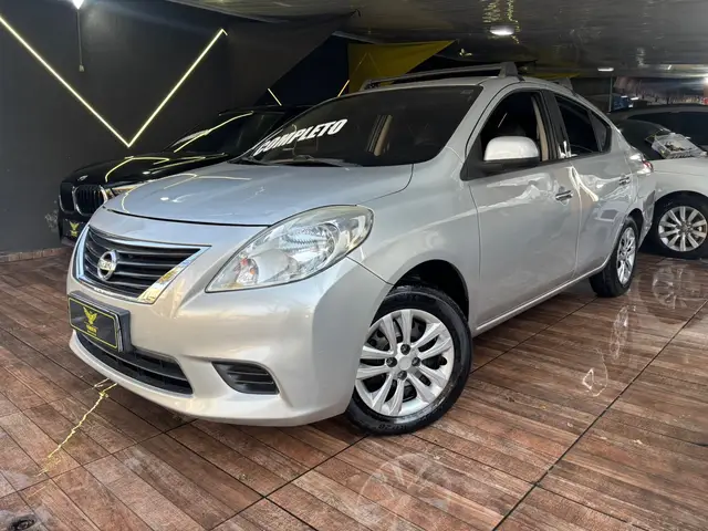 Carro Nissan Versa 2014 1.6 16V SV (Flex)