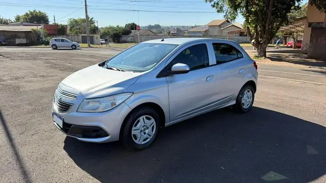 Carro Chevrolet Onix 2013 1.0 LS SPE/4