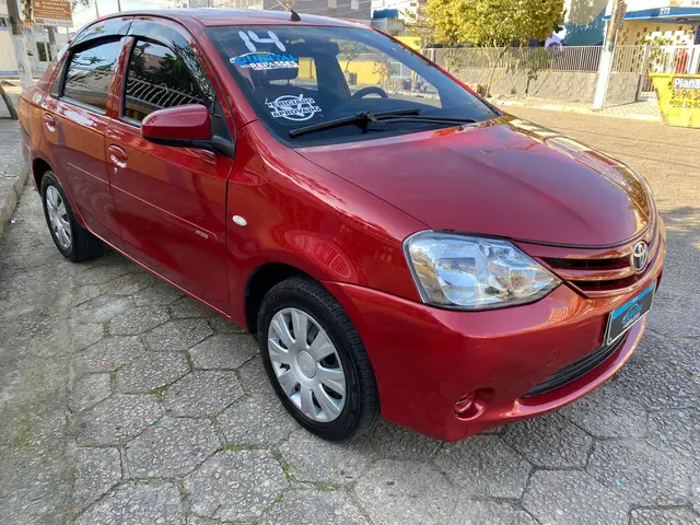 Carro Toyota Etios Sedan 2014 X 1.5 (Flex)