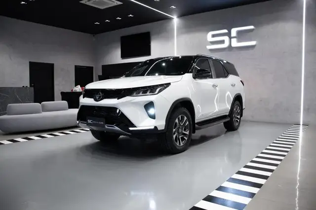 Carro Toyota SW4 2023 Diamond  2.8 turbodiesel 7L 4x4 (Aut)