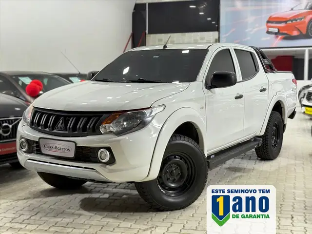 Carro Mitsubishi L200 Triton Savana 2023 2.4 Turbo