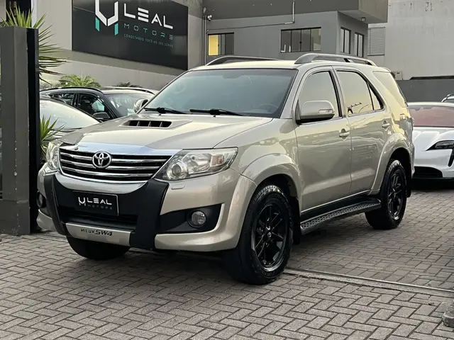 Carro Toyota Hilux SW4 2013 SRV 3.0 TDI 4X4 (5 Lugares)