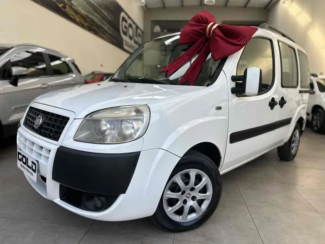 Carro Fiat Doblò 2015 Essence 1.8 16V (Flex)