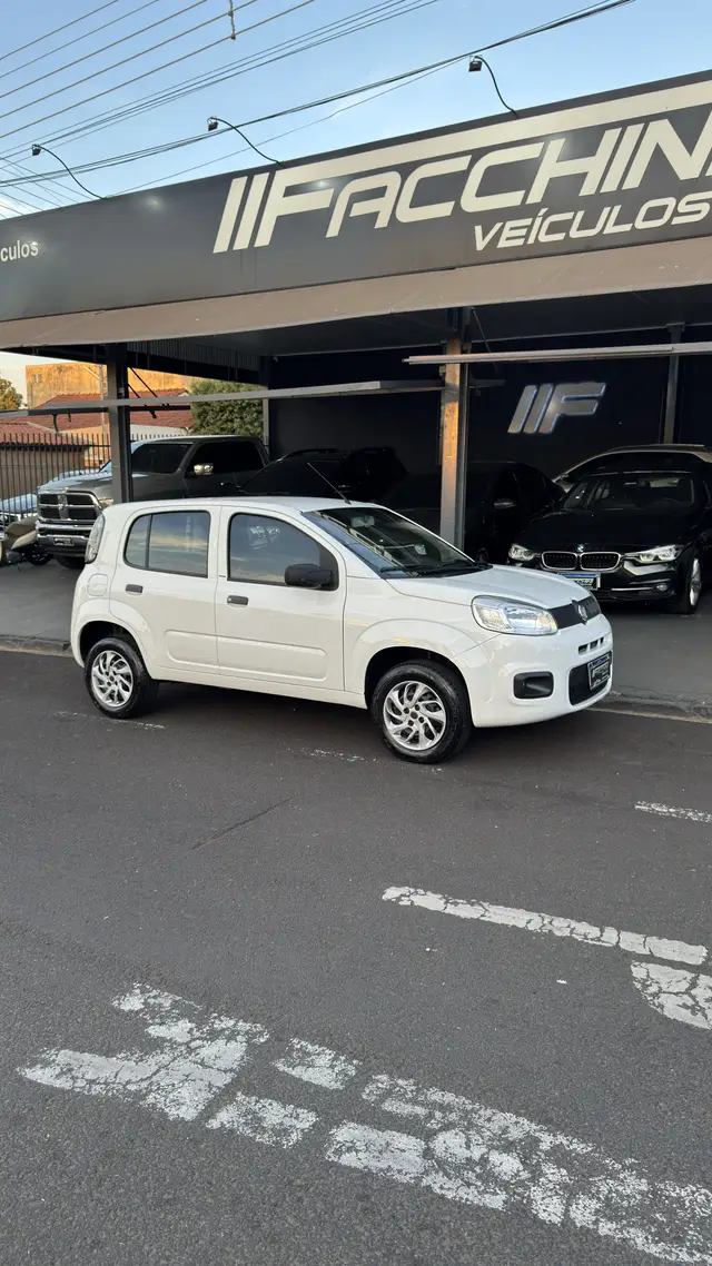 Carro Fiat Uno 2015 Attractive 1.0 8V (Flex) 4p