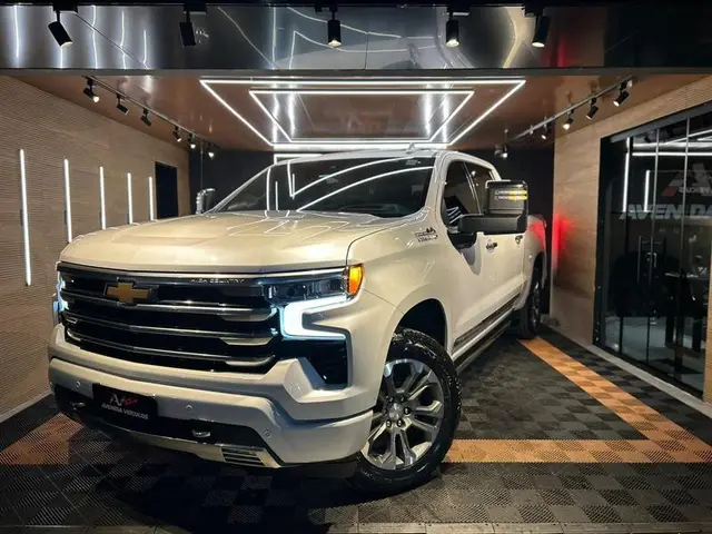 Carro Chevrolet Silverado 2024 High Country 5.3