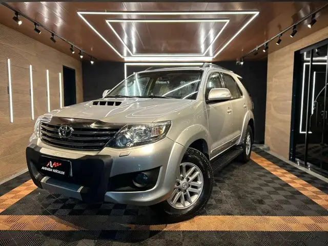 Carro Toyota Hilux SW4 2014 3.0 TDI 4x4 SRV 7L