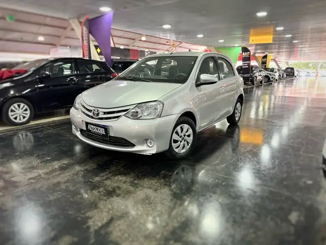 Carro Toyota Etios 2016 XS 1.5 (Flex)