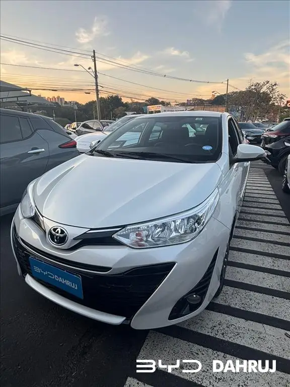 Carro Toyota Yaris Sedan 2021 1.5 XS Connect CVT (Flex)