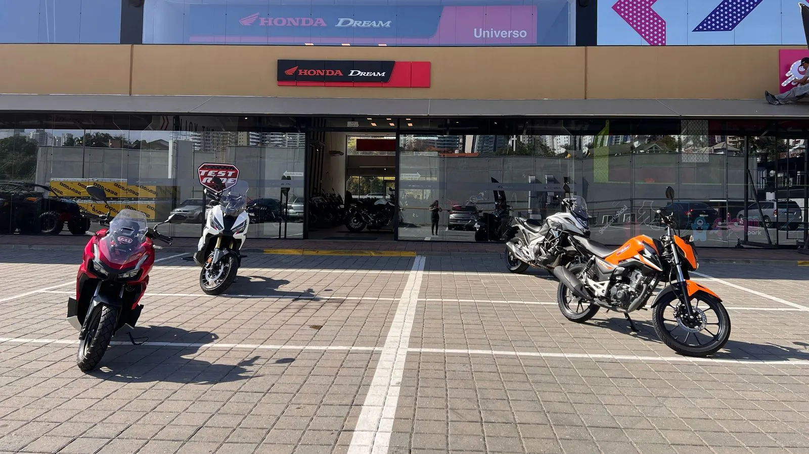 Fachada da loja M & M UNIVERSO COMERCIO DE MOTOCICLETAS - São José dos Campos - SP