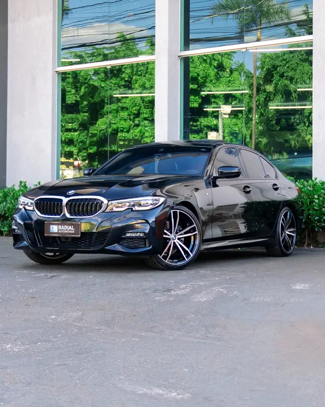 Carro BMW 320i 2022 M Sport 2.0 Turbo (Aut)