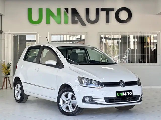 Carro Volkswagen Fox 2016 1.6 16v MSI Highline I-Motion (Flex)