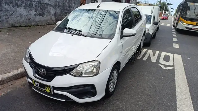 Carro Toyota Etios Sedan 2018 XS 1.5 (Flex)