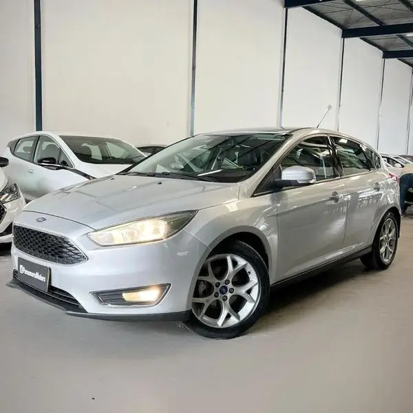 Carro Ford Focus Hatch 2017 SE Plus 2.0 PowerShift