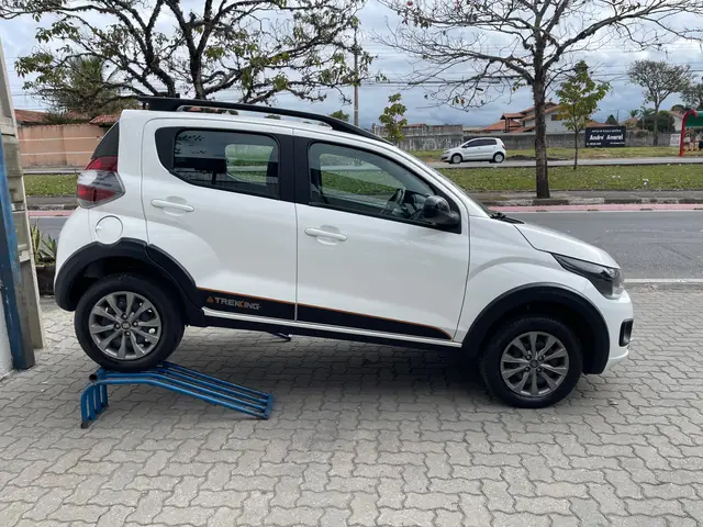 Carro Fiat Mobi 2024 Trekking 1.0
