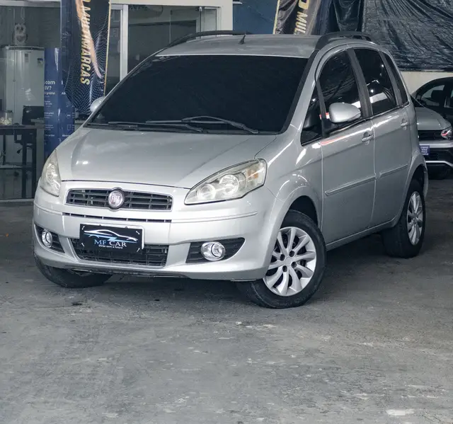 Carro Fiat Idea 2011 Attractive 1.4 8V (Flex)