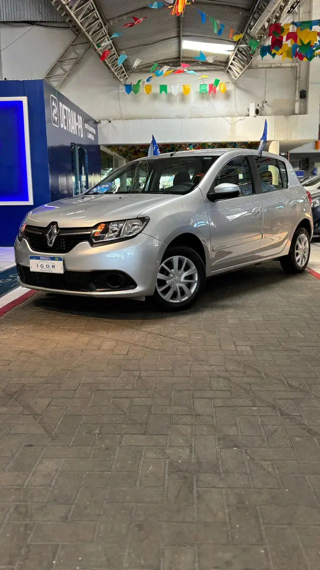 Carro Renault Sandero 2015 Expression 1.0 16V (Flex)