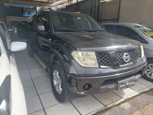 Carro Nissan Frontier 2013 XE 4x4 2.5 16V (cab. dupla)