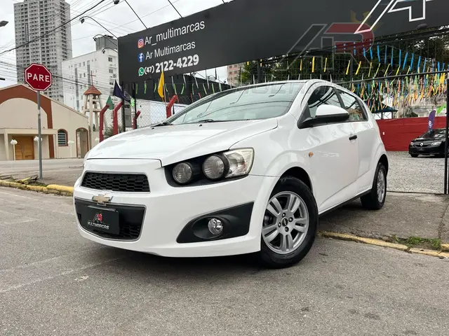 Carro Chevrolet Sonic 2014 Hatch LT 1.6