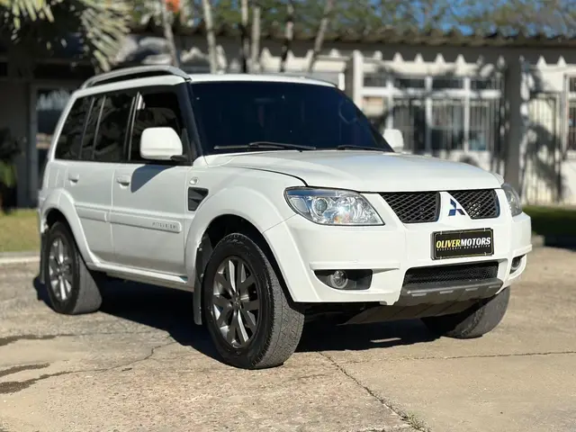 Carro Mitsubishi Pajero TR4 2013 2.0 16V 4x2 (Flex)