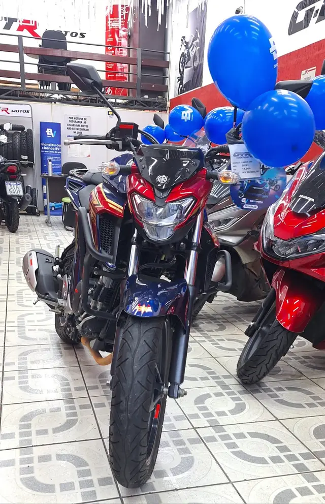Moto Yamaha Fazer FZ25 2021 Capitã Marvel