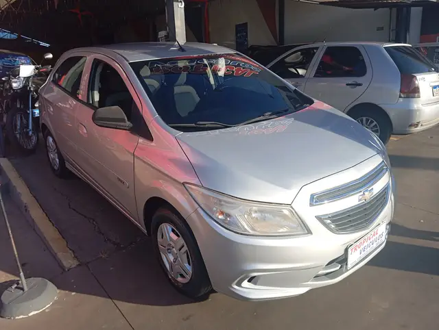 Carro Chevrolet Onix 2015 1.0 LT SPE/4