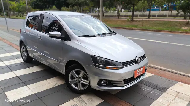 Carro Volkswagen Fox 2015 Highline 1.6 16v MSI (Flex)