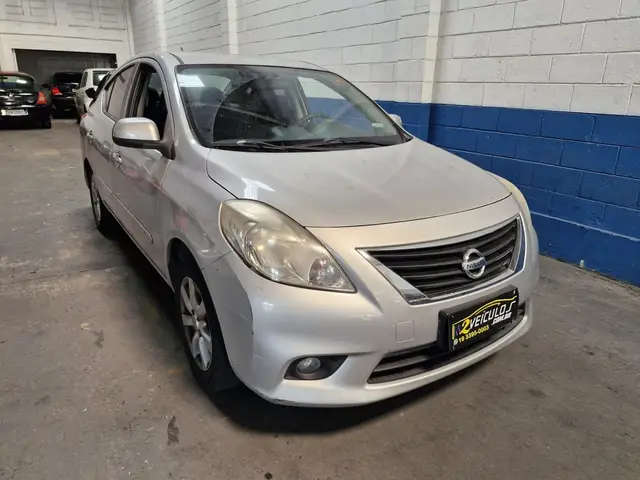 Carro Nissan Versa 2013 1.6 16V SL (Flex)