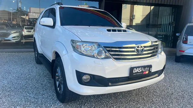 Carro Toyota SW4 2015 Hilux  3.0 TDI 4x4 SRV 7L