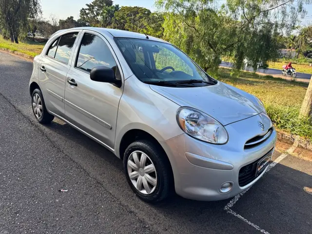 Carro Nissan March 2013 1.0 16V (Flex)