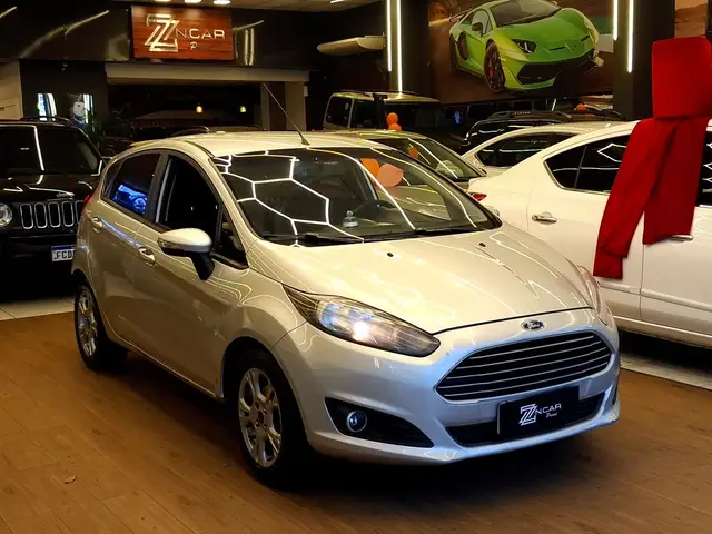 Carro Ford New Fiesta Sedan 2016 1.6 SE PowerShift (Flex)