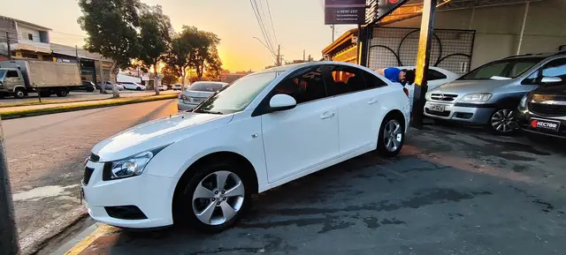 Carro Chevrolet Cruze 2013 LT 1.8 16V Ecotec (Flex)