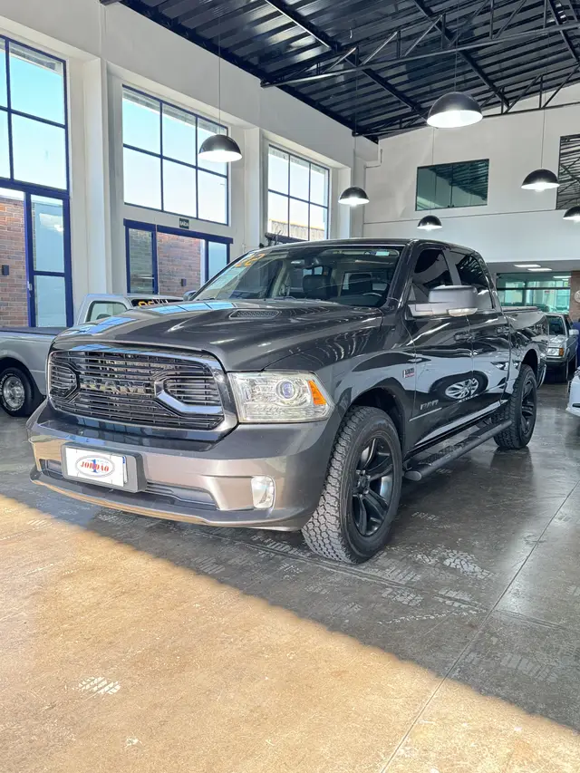 Carro RAM Classic 2022 Laramie 5.7