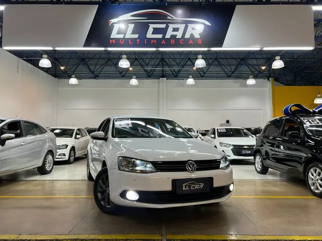 Carro Volkswagen Jetta 2014 2.0 Comfortline Tiptronic (Flex)