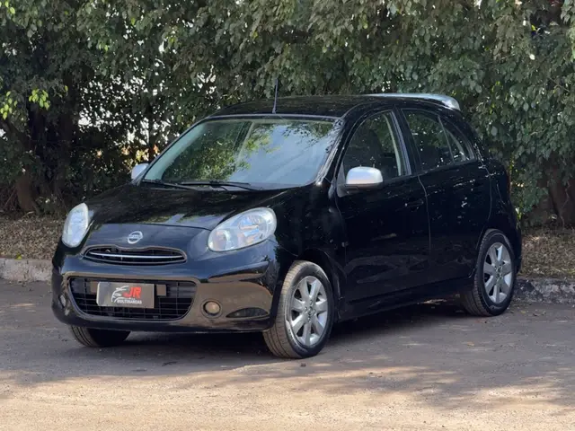 Carro Nissan March 2013 1.6 16V SR (Flex)