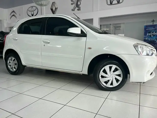 Carro Toyota Etios 2017 XS 1.5 (Aut) (Flex)