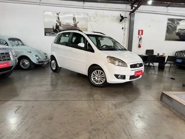 Carro Fiat Idea 2012 Attractive 1.4 8V (Flex)