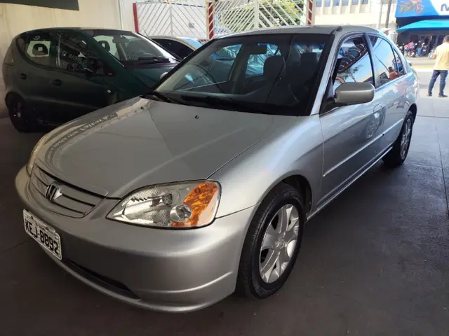 Carro Honda Civic 2002 Sedan LX 1.7 16V
