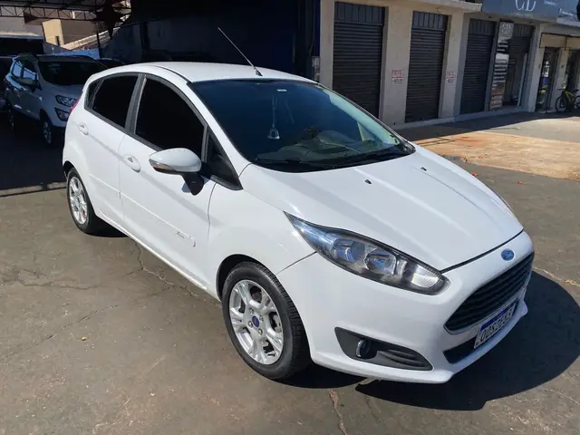 Carro Ford Fiesta Hatch 2016 1.6 (Flex)