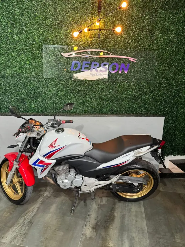 Moto Honda CB 300R 2015 Standard