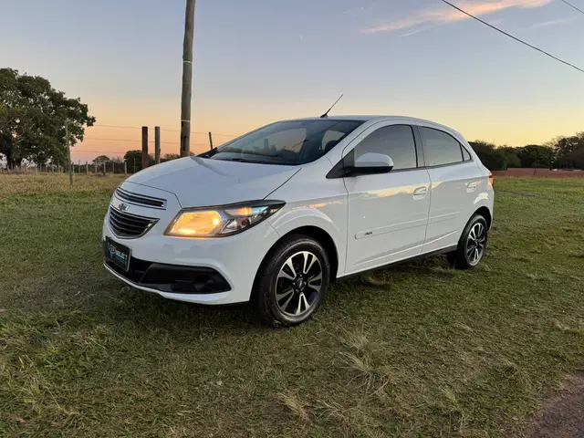 Carro Chevrolet Onix 2014 1.4 LT SPE/4