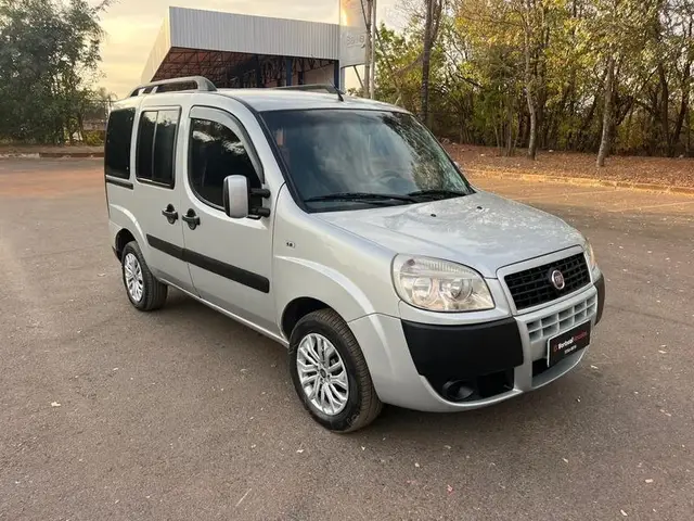 Carro Fiat Doblò 2016 Adv.Ext./Adv.Ext.Loc. 1.8 16V Flex