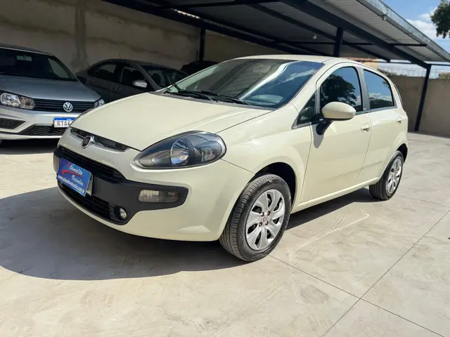Carro Fiat Punto 2014 Attractive 1.4 (Flex)