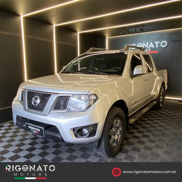 Carro Nissan Frontier 2015 2.5 TD CD 4x4 SV Attack