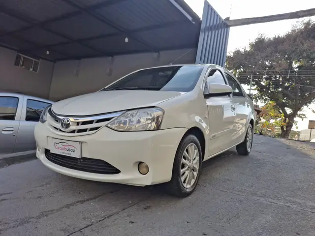 Carro Toyota Etios Sedan 2014 XLS 1.5 (Flex)
