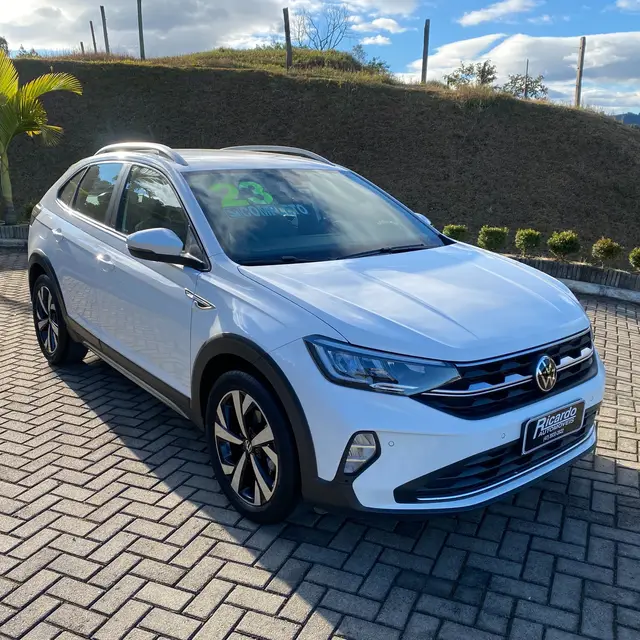 Carro Volkswagen Nivus 2023 Highline 200 TSI