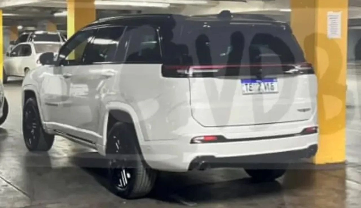 SUV de 7 lugares passou pela primeira reestilização e não deverá ter mudanças mecânicas