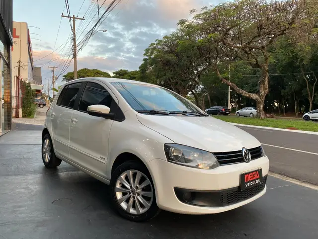 Carro Volkswagen Fox 2014 1.0 TEC (Flex) 4p