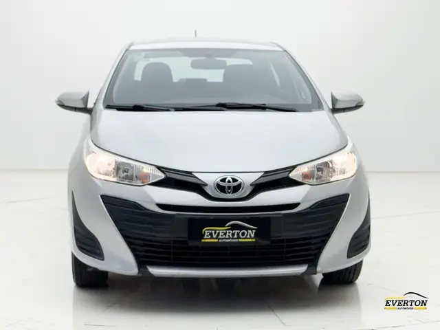 Carro Toyota Yaris Sedan 2021 1.5 XL Live (Flex)