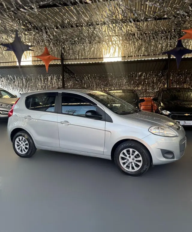 Carro Fiat Palio 2013 Attractive 1.4 8V (Flex)