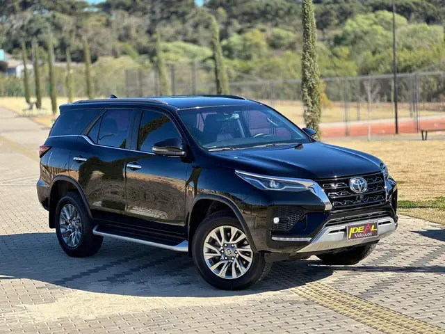 Carro Toyota Hilux SW4 2023 SRX 2.8 turbodiesel 7L 4x4 (Aut)